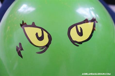 Hit the grinch game-Perfect for classroom parties! - A girl and a glue gun