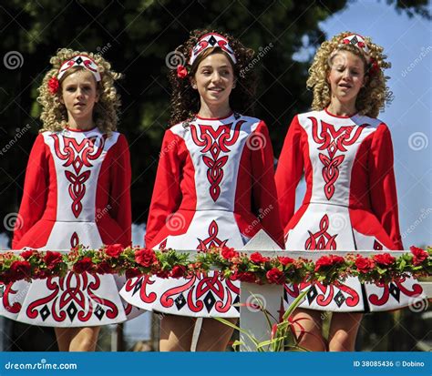 Dancing Group at St. Patrick S Day Parade Editorial Photo - Image of parade, city: 38085436