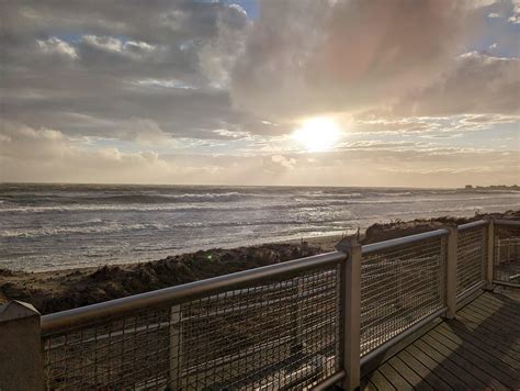 East Matunuck State Beach this afternoon : r/RhodeIsland