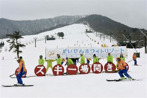 大山でスキー場オープン 初滑りに4200人 - サッと見ニュース - 産経フォト