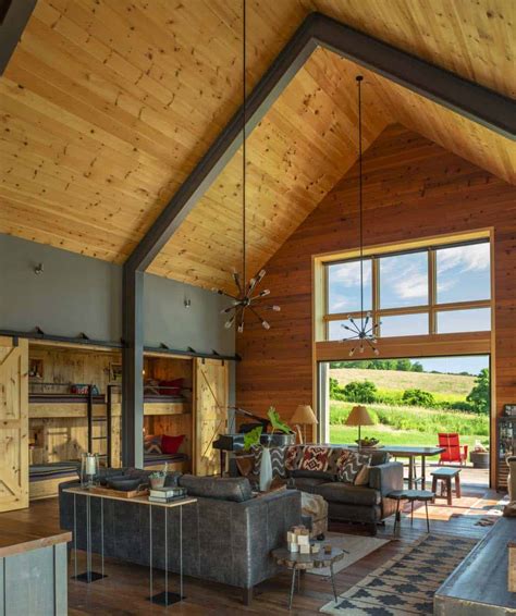 Small and cozy modern barn house getaway in Vermont