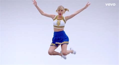 Taylor Swift ‘Shake It Off’ Outtakes [VIDEO]