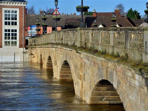 Fire crews called to water rescue at Welsh Bridge, Shrewsbury | Shropshire Star