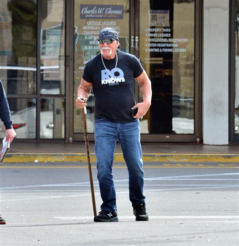 Hulk Hogan spotted walking after false claims he was paralyzed from back surgery - I Know All News