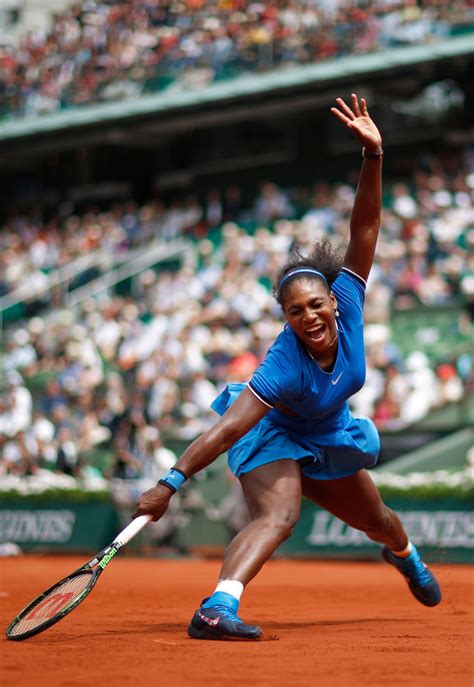 Serena Williams Advances At French Open In NikeCourt Flare Sneakers – Footwear News