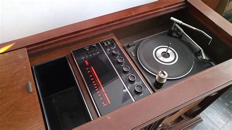 Magnavox stereo - YouTube