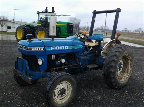 Tractor Ford 3910 Utility