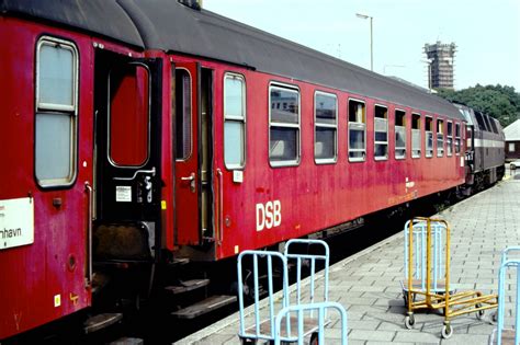 Wıth a DSB MZ class diesel-electric locomotive in charge, the 'Englaenderen' boat train waits to ...