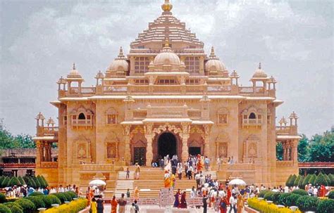 10 Prominent Religious Places in Delhi to Visit by Road