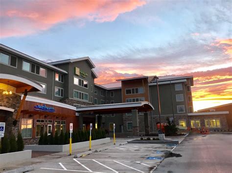 Holiday Inn Hotel & Suites-Bellingham – Bellingham's Pet Friendly Hotel - WhatcomTalk