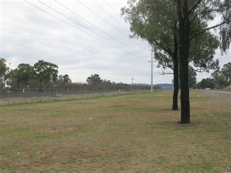 Tamworth Lions Park - Tamworth South Another view of parking area ...