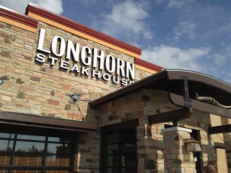 Treat Dad to a "SteakCation" at LongHorn Steakhouse for Father's Day ...