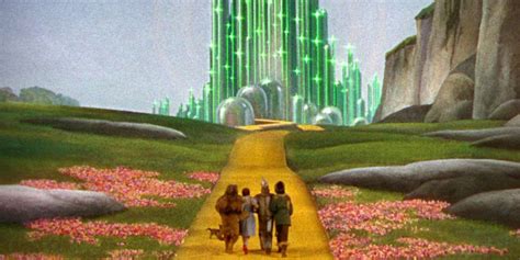 The Wizard Of Oz: 10 Parts Of The Emerald City You Never Noticed