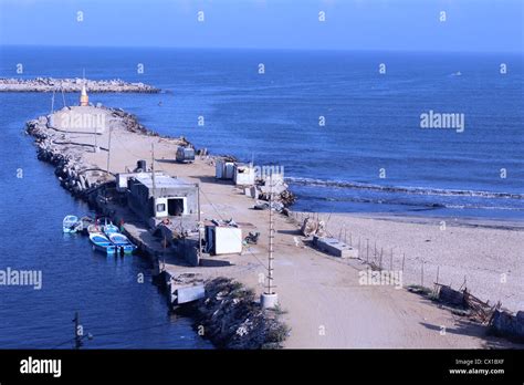 Boats gaza sea port net gulf water fishing sea hi-res stock photography and images - Alamy