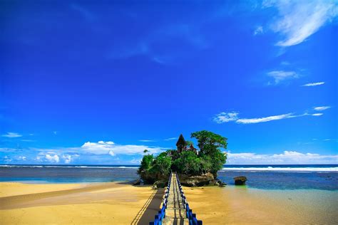 Pantai Indah Di Pesisir Selatan Kabupaten Malang Itu Bernama Bale Kambang - Amanah Tour & Travel