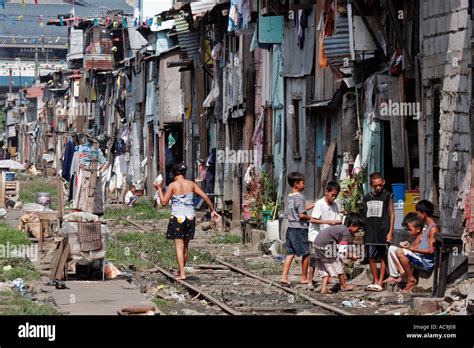 Shanty dwellings at Blumentritt, Manila, Philippines Stock Photo - Alamy