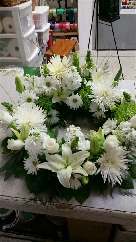 Beautifully fitting for cremation urn | Funeral flowers, Funeral urn arrangements, Funeral ...