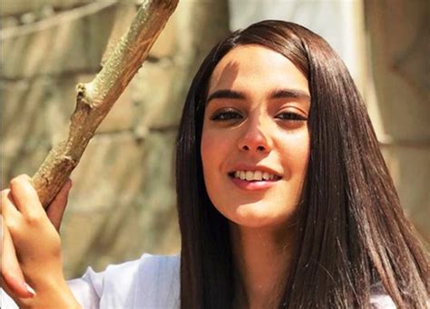 Iqra Aziz Age, Boyfriend, Husband, Family, Biography & More » StarsUnfolded