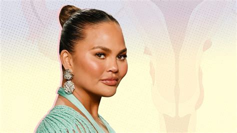 Chrissy Teigen Reveals She's Undergoing Endometriosis Surgery—Here's What That Procedure Might ...