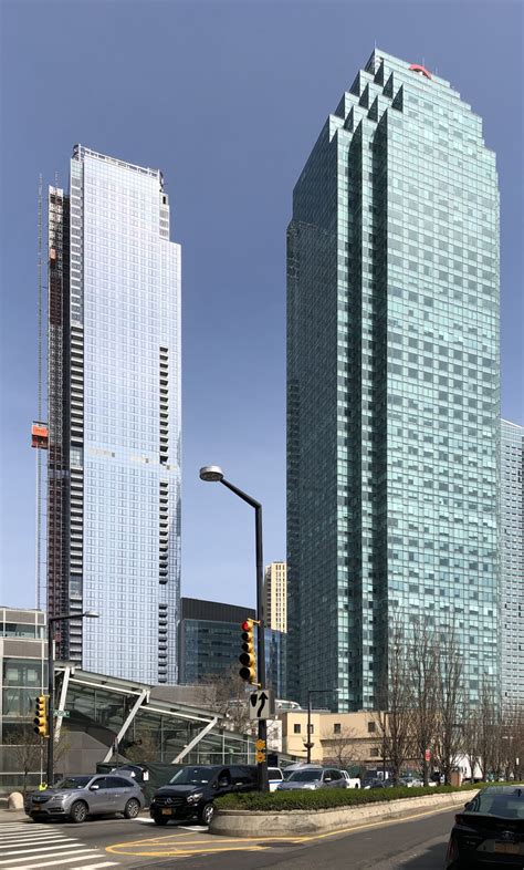 Skyline Tower's Glass Façade Nearing Completion In Long Island City, Queens - New York YIMBY