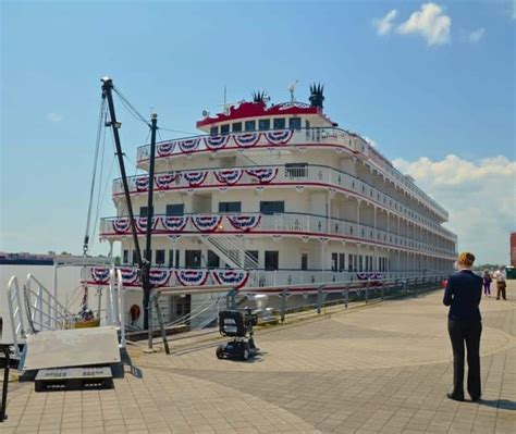 Mississippi River Cruise Aboard Queen of the Mississippi