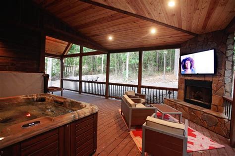 Rustic Retreat Cabin | Luxury Cabins in Broken Bow