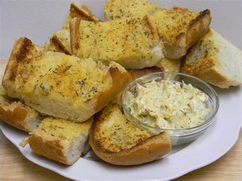 Brandy’s Creations: Garlic Bread with Garlic Butter