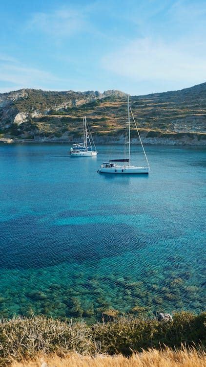 Sailboats in Blue Bay · Free Stock Photo