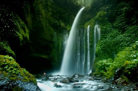 5 wisata air terjun di indonesia - pariwisata indonesia