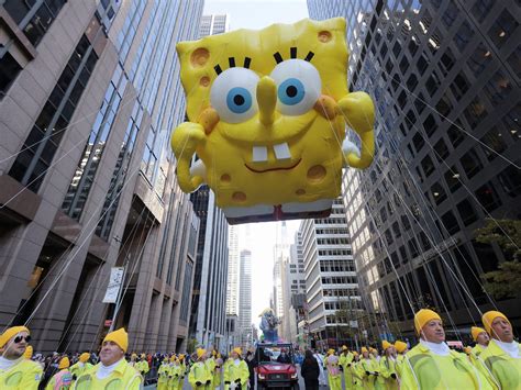 High-flying balloon characters star in U.S. Thanksgiving parade ...