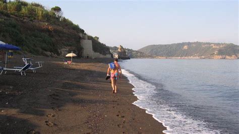 Best beaches in Procida island, Phlegraean isl, Italy - Ultimate guide ...