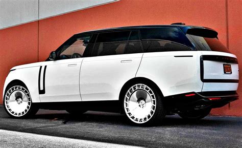 2023 Range Rover Vogue Sitting on AL13 Chrome Wheels | Range Rover Fans