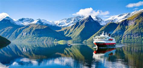 Experience Norway's 3 Seasons in Spring over 7 Days trip | EDUOUTINGS