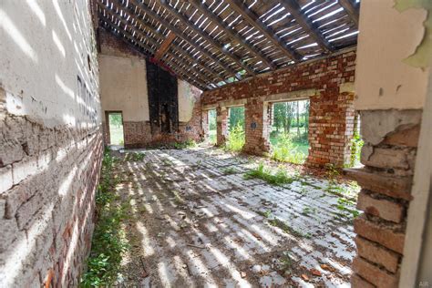 Room in an abandoned orphanage [OC] : r/AbandonedPorn