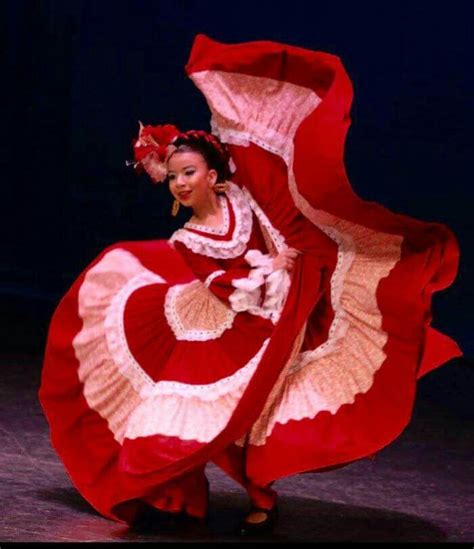 Pin by Laura Moreno on Ballet Folklorico | Traditional mexican dress ...