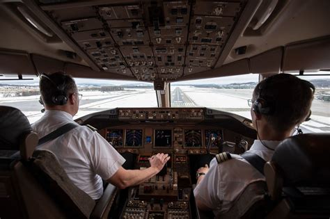 Boeing 777 300er Cockpit