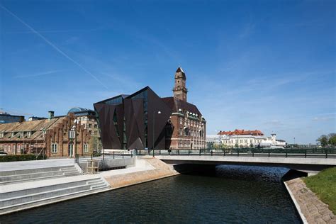 Unapologetic bravado: World Maritime University, Tornhuset | ArchitectureAu