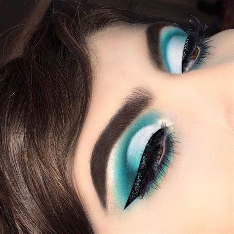 Pin by Toxic.Halos on Makeup/Beauty | Turquoise eyeshadow, Creative makeup, Crazy eyes