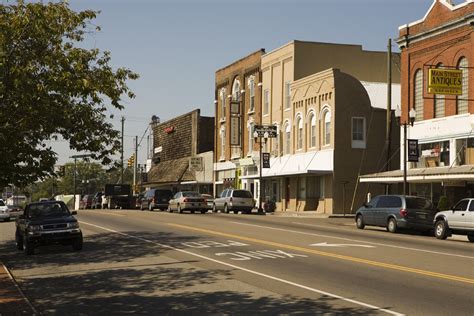 Sweetwater, TN : Antique stores on Main St. in Sweetwater, TN. photo ...