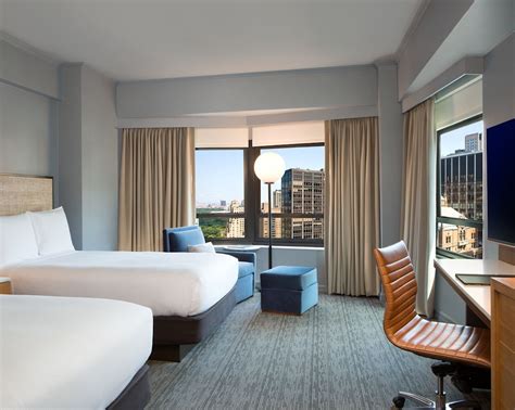 Rooms & Suites at New York Hilton Midtown in Manhattan - Official Site