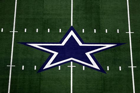 Cowboys Executive Allegedly Took Upskirt Photos of Jerry Jones ...