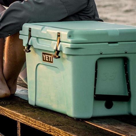 YETI Tundra Cooler 35 in Seafoam Green – Country Club Prep