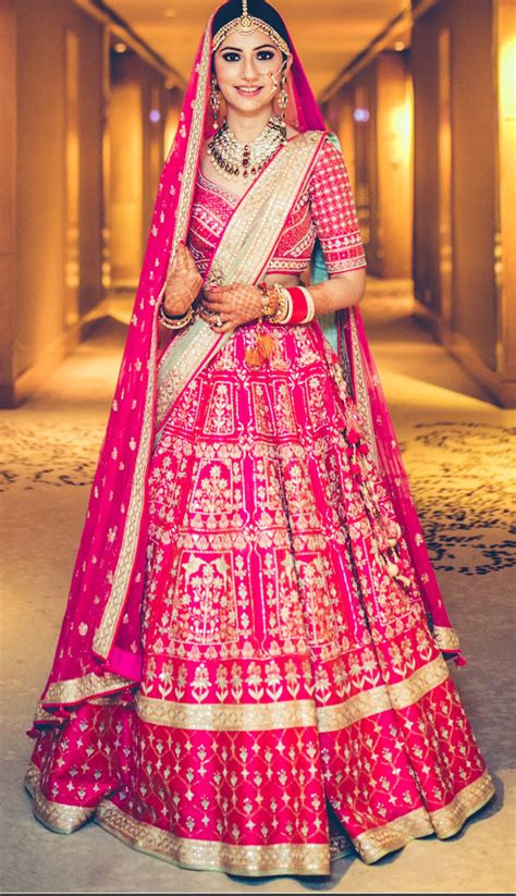 Pin by Nikki Singh on LEHENGAS ️ | Indian bridal outfits, Bridal lehenga red, Indian bridal dress