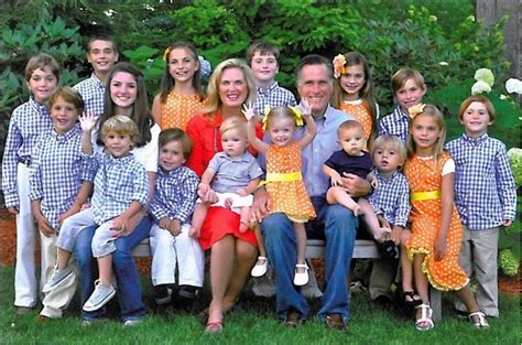 Mitt Romney's Christmas Card Showcases Large Family | HuffPost Latest News