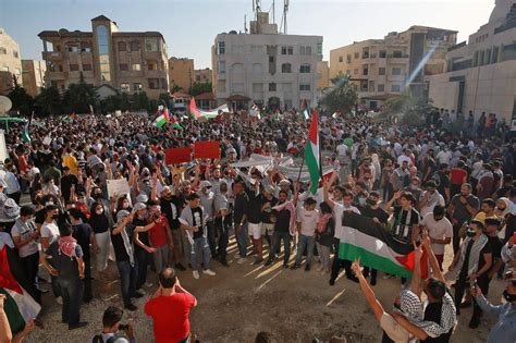 Protesters in Jordan March to Israeli Border in Support of Palestinians ...