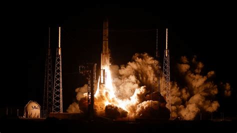 Vulcan Rocket Blasts Off on First U.S. Moon Lander Mission in Over 50 Years