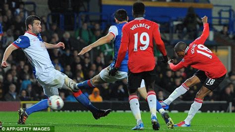 Antionio Valencia and Ashley Young goals seal United's lead | Daily ...