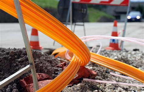 Glasfaserkabel gekappt: Unbekannte legen Internet in Teilen Frankreichs ...