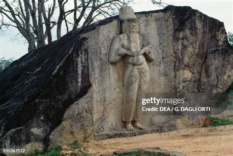 14 Statue Of Parakramabahu I Stock Photos, High-Res Pictures, and Images - Getty Images