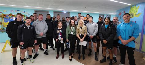 Cardiff Rugby stars enjoy annual Christmas visits News | Cardiff Rugby